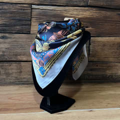 Pañuelo seda 70*70 cms marino mariposas borde celeste