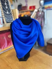 Pañuelo seda 70*70 cms azul rey