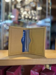 Tarjetero cuero mostaza 1