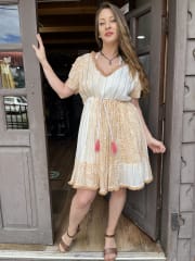 Vestido india patchwork bicolor beige y blanco detalles lurex  manga corta vuelo 1