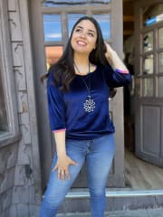 Polera Maria velvet azul marino con pretina y mangas 3/4