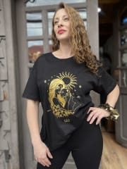 Polera Astrea zodiaco Leo manga corta