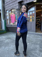 Poleron murcielago velvet azul francia aplicación estampada floral 0