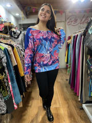 Poleron Murcielago Sofia floral azul y fucsia