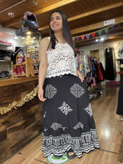 Maxi falda viscosa negro con estampado blanco