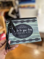 Monedero XL sublimado “todo lo que das vuelve a ti” variedad de colores 7