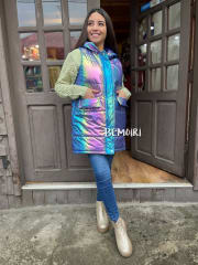 Parka sin mangas metalizada tornasol lila y azul