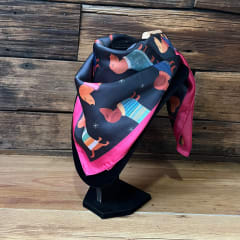 Pañuelo seda 70*70 cms perritos salchichas