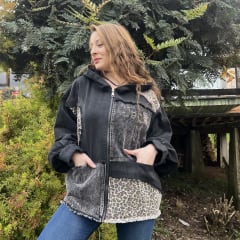 Chaqueta patchwork negro animal print