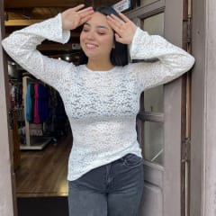Polera Marcela encaje blanco manga larga