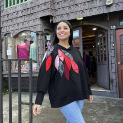 Sueter Olivia hojas negro rojo