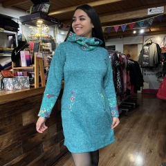 Vestido lanilla verde con capucha y bolsillos 0