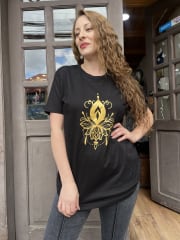 Polera Astrea Gold flor astral manga corta