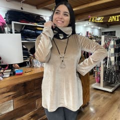 Poleron Paola velvet beige cuello negro scuba foil dorado