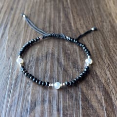 Pulsera Plata 925 negra perlas rio cristales macramé