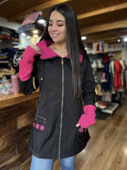 Abrigo softshell negro y fucsia impermeable y termico