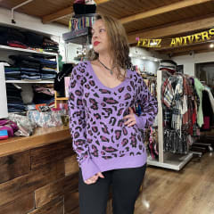 Sueter lana morado animal print cuello V 0