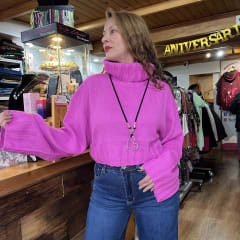 Sueter lana magenta crop con cuello tortuga 0