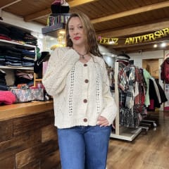 Cardigan botones crudo bouclé texturas