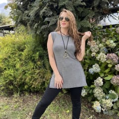 Polera Susy destellos plata sin mangas