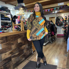 Poleron Candelaria lanilla geo multicolor mostaza