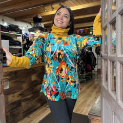 Poleron Candelaria velvet turquesa floral mostaza