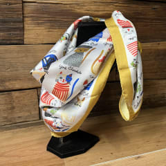 Pañuelo seda 70*70 cms gatitos artistas borde amarillo 1