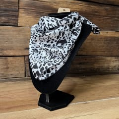 Pañuelo seda 50*50 cms blanco print negro 0