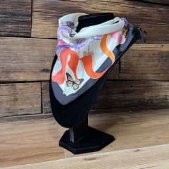 Pañuelo seda 50*50 cms mariposa  flores lilas