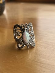 Anillo plata 925 #14 opalo blanco ovalado con marquesitas mariposa