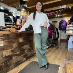 Pantalon flare gamuza verde