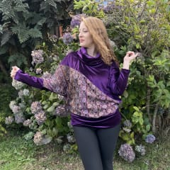 Poleron murcielago cuello velvet morado encaje brillo 0