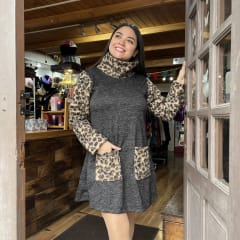Vestido lanilla leopardo cafe con bolsillos cuello alto