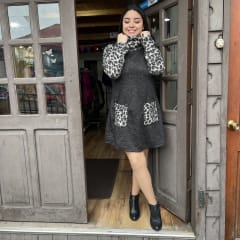 Vestido lanilla leopardo gris con bolsillos cuello alto