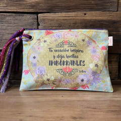 Estuche XL tu vocacion inspira y deja huellas imborrables morado 0