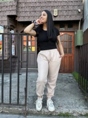 Jogger franela algodón beige cintura elasticada con bolsillos