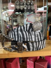 Cinturon cuero cebra 3,5 cms ancho con puntera