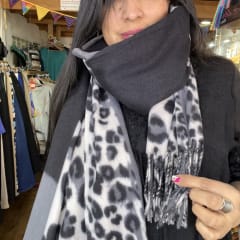 Bufanda cashmere animal print mix leopardo negro gris