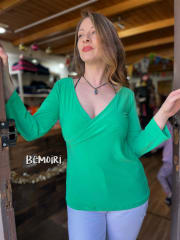 Polera Carla lycra verde manzana modeladora escote V mangas 3/4