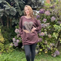 Poleron Ultravioleta Elisa cafe corazon leopardo 0