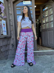 Pantalon kisu encaje floral morado con forro