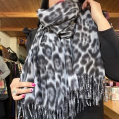 Bufanda Cashmere animal print leopardo gris