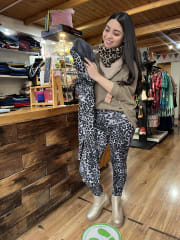 Calza forrada animal print gris alto invierno 2