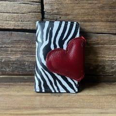 Billetera cuero corazon rojo cebra 2 cuerpos