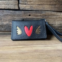 Billetera cuero corazon alado rojo negro 3 cuerpos