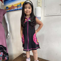 Vestido kisu niña cierre capucha negro magenta roma
