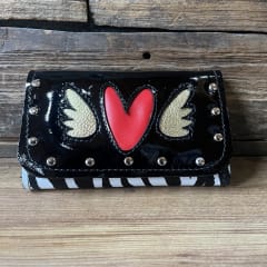 Billetera cuero corazon alado rojo negro cebra 3 cuerpos