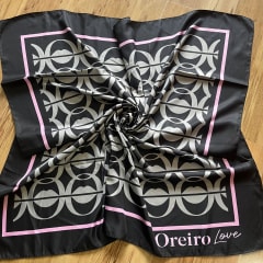 Pañuelo seda 90*90 cms Oreiro love negro gris y rosado 0