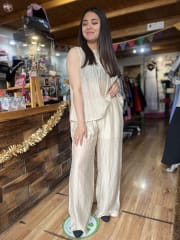 Conjunto pantalon + blusa beige