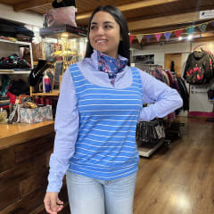 Poleron Santa cuello triangulo azul diseño paisley celeste  florecitas 0